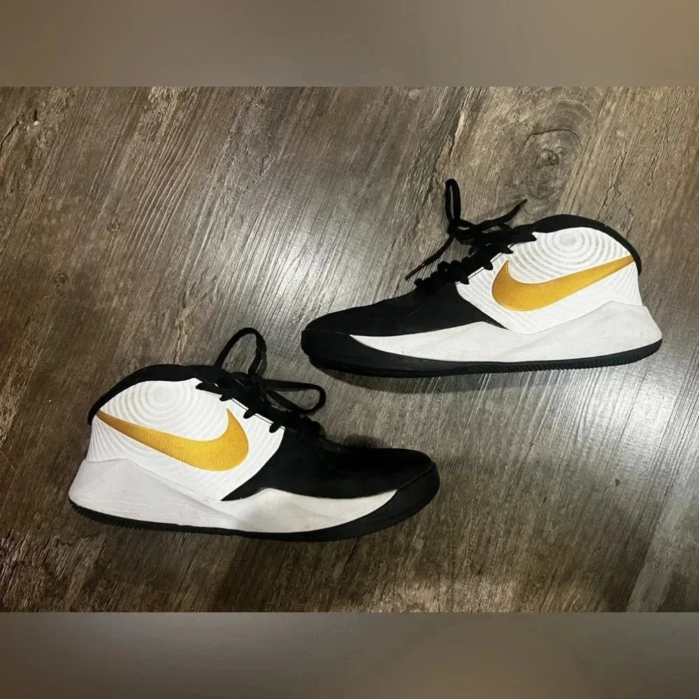 Nike Boys Team Hustle White Black Gold Sneaker Shoes